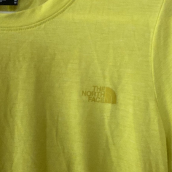 North face cross back tee - Picture 2 of 5